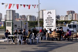 ERDEMLİ HALİ’NDE OLUŞTURULAN GEÇİCİ BARINMA ALANINDAN 5 BİN DEPREMZEDE FAYDALANDI