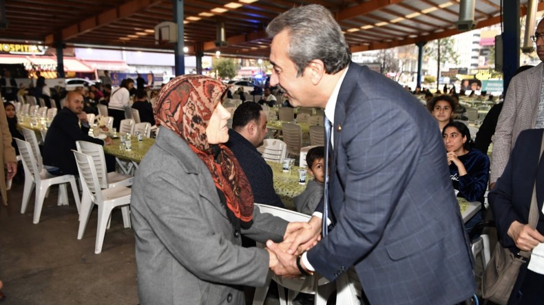 SONER ÇETİN İFTARINI TOROS MAHALLESİ’NDE AÇTI