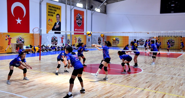 GENÇLERİN VOLEYBOL KURSLARINA İLGİSİ BÜYÜK