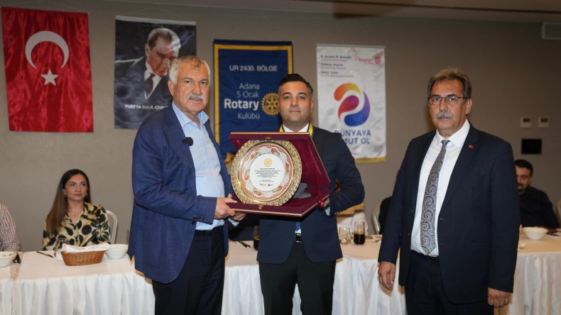 BAŞKAN ZEYDAN KARALAR’A, SEYHAN ROTARY KULÜBÜ’NDEN ÖDÜL